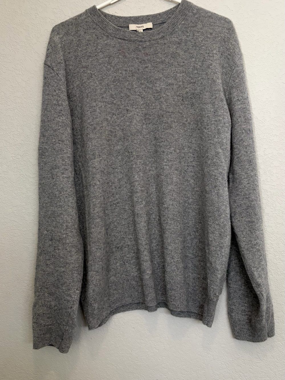 Vuori Men’s Heather Gray Crewneck Sweater 100% cashmere